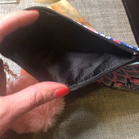 #84c 🍑👛NWOT Swarovski Crystal Bag & Peach Pom Pom Keychain *one of a kind* - Picture 10 of 17